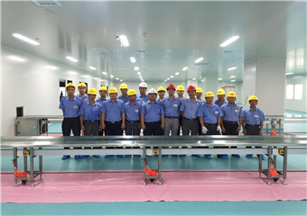 施工好的工程現場合影