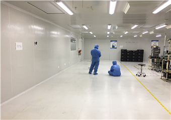 無塵室清潔中